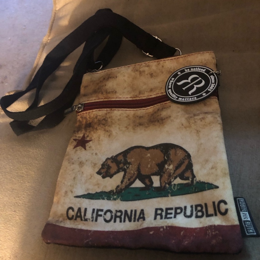 California Republic Tan Crossbody Bag- $8 or 🦋